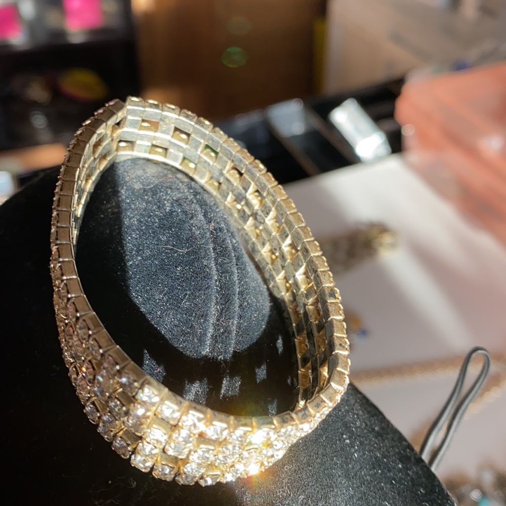 🌺Rhinestone Bracelet🌺 - Picture 3 of 4